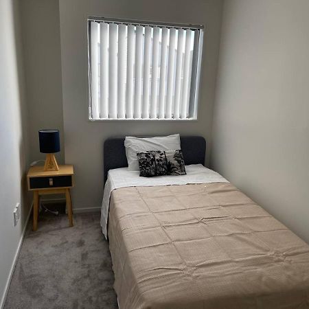 4 Bedroom Home Fully Furnished In Papakura, Auckland Exteriör bild