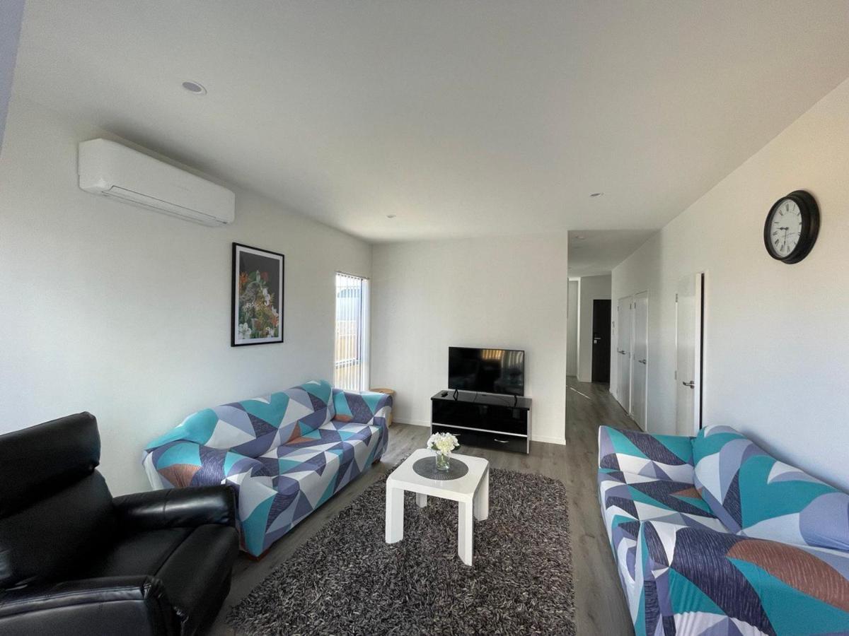 4 Bedroom Home Fully Furnished In Papakura, Auckland Exteriör bild