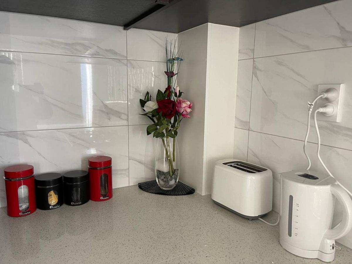 4 Bedroom Home Fully Furnished In Papakura, Auckland Exteriör bild