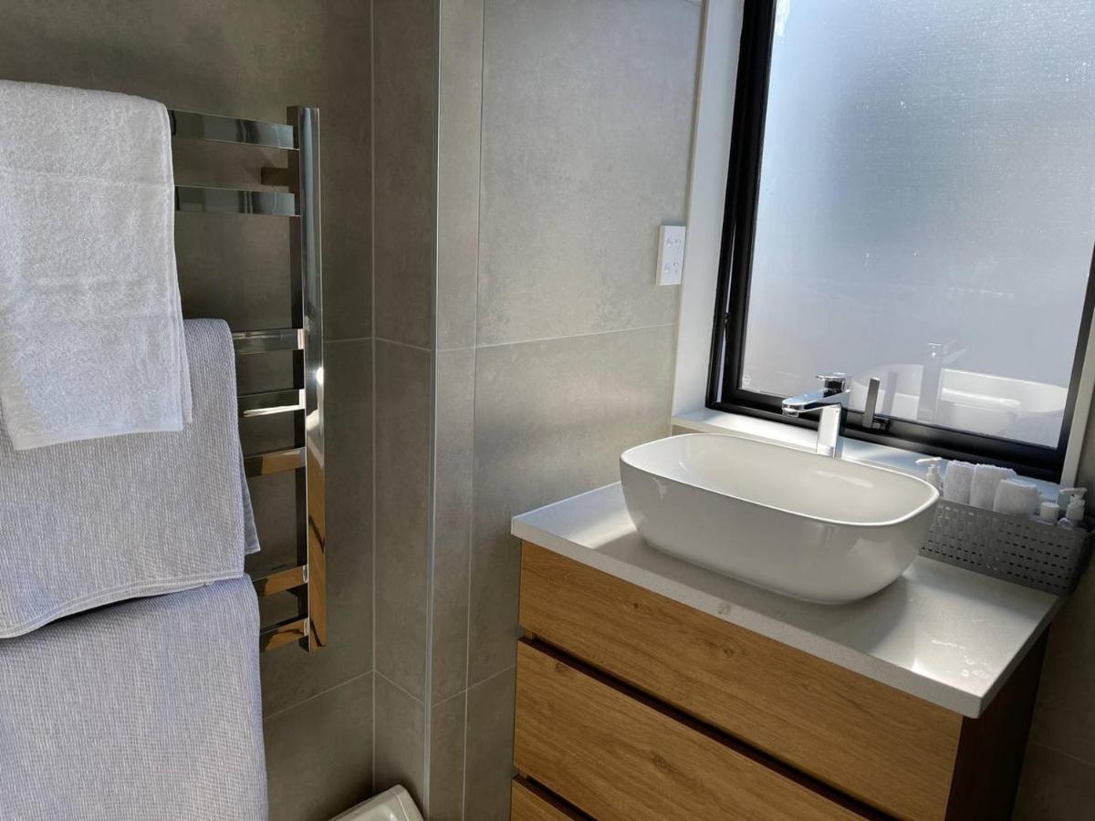 4 Bedroom Home Fully Furnished In Papakura, Auckland Exteriör bild