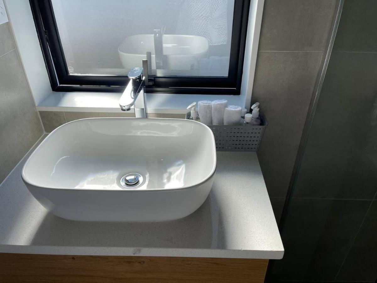 4 Bedroom Home Fully Furnished In Papakura, Auckland Exteriör bild