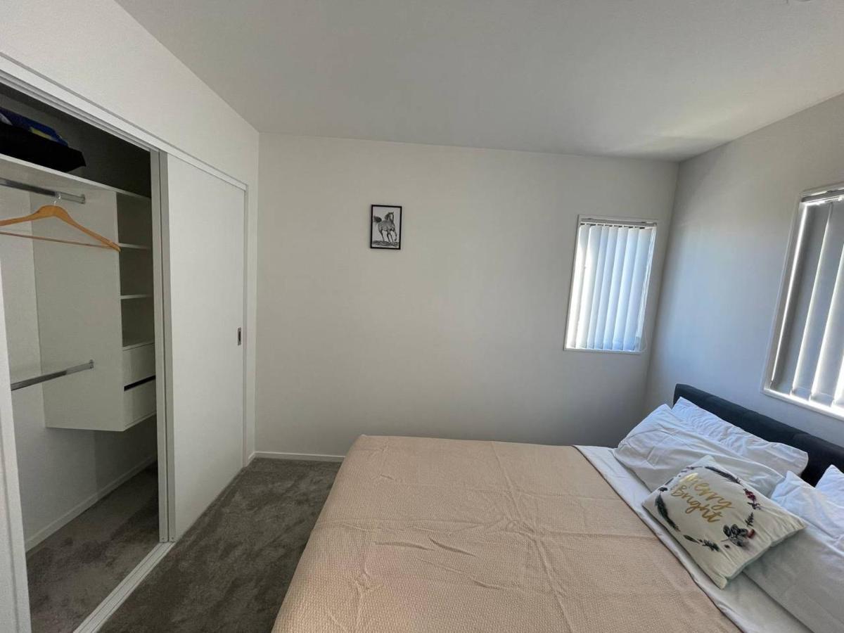 4 Bedroom Home Fully Furnished In Papakura, Auckland Exteriör bild